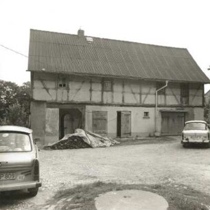 Langenbernsdorf, Hohe Straße 15. Vierseithof. Stallgebäude (1773). Hofansicht