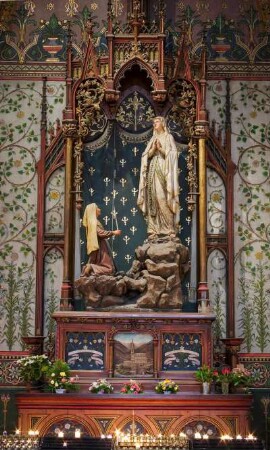 Frankreich. Bretagne. Finistere. Quimper. Cathedrale Saint Corentin. 13 bis 15 Jahrhundert. Seitenaltar