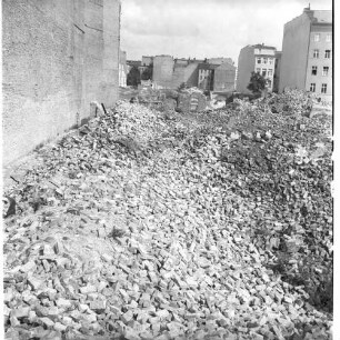 Negativ: Trümmer, Kurfürstenstraße 142, 1953