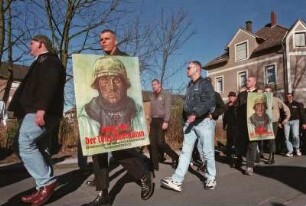 NPD-Demo gegen die Wehrmachts-Ausstellung des Hamburger Instituts für Sozialforschung, Bielefeld