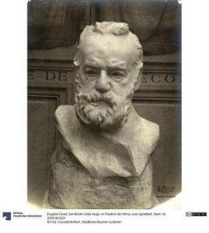 Die Büste Victor Hugo im Pavillon de l'Alma, oval vignettiert