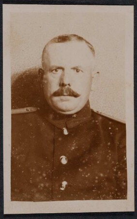 Porträt von Otto Schmidt in Uniform : Porträt von Otto Schmidt in Uniform. Visitfoto
