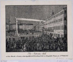 Der Altmarkt in Dresden nach Süden mit der durch eine Bengalische Flamme beleuchteten Antoniussäule und einer Menschenmenge am 27. Dezember 1835 anläßlich des 80. Geburtstages König Antons