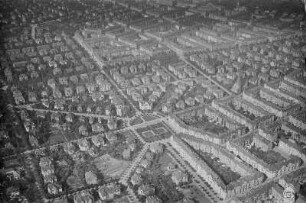 Dresden-Striesen. Stadtteilansicht mit Waldersee-Platz (Stresemannplatz). Luftbild-Schrägaufnahme von Südosten