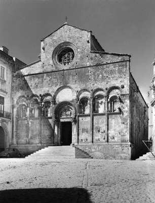 Termoli. Dom San Basso. Termoli. Dom San Basso (1222/1228; Alfano da Termoli). Westfassade (1222/1228; Alfano da Termoli)