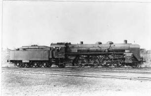 Schnellzug-Lokomotive 19 017 der Deutschen Reichsbahn : Schnellzug-Lokomotive 19 017 der Deutschen Reichsbahn. Ansicht von rechts (Lokführerseite) wenig schräg von vorn