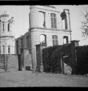 Messines (=Mesen, Belgien): Rumpffassaden "im zerschossenen Kloster"