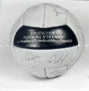 Souvenirball des Deutschen Fußball-Verbandes der DDR