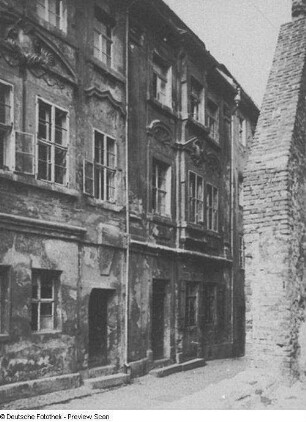 Bautzen, Kleine Brüdergasse 1 (Teilansicht) und 3. Wohnhäuser. Straßenansicht von Süden