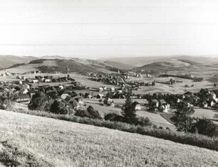 Schwaderbach (Bublava/Tschechien) und Klingenthal-Obersachsenberg : Blick vom Aschberg von Nordosten