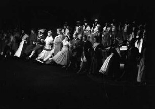 Szenenbilder aus "Schwarzer Peter", Oper für kleine und große Leute nach dem niederdeutschen Märchen "Erica" von Heinrich Traulsen mit Musik von Norbert Schultze, Libretto von Walter Lieck. Städtische Oper Berlin, 04.12.1959