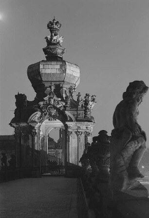 Dresden. Zwinger, Kronentor von der Terrasse der Langgalerie O