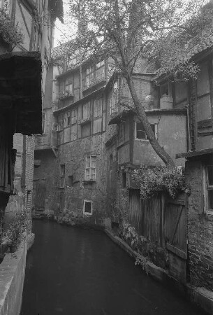 Quedlinburg. Fachwerkhäuser an einem Bach