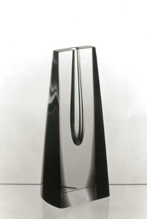 Vase. Mehrschichtenglas, Höhe 18,5 cm, Novy Bor, 1960. Dresden, Kunstgewerbemusem 37536