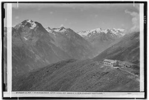 Stubaier Alpen. Starkenburger Hütte (2229 Meter) mit Habicht und dem Stubaier HauptBergkamm