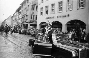 Freiburg: Rosenmontagsumzug am Bertoldsbrunnen