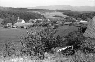 Kirche und Dorf Oberbiederbach mit Biederbachtal vom Rohrhardsberg