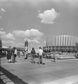 Filmtheater Prager Straße : Dresden. Filmtheater Prager Straße (Rundkino; Saal mit 1018 Plätzen, kleiner Saal mit 132 Plätzen)