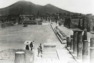Pompei, Forum civile, Blick nach Norden zum Vesuv