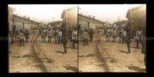 Soldaten auf der Hauptstraße in Saint-Cierge-la-Serre