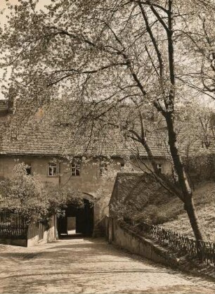 Wirtschaftshof der ehemaligen Fürstenschule : Meißen, Wirtschaftshof der ehemaligen Fürstenschule, Blick gegen das Tor