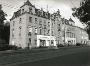 Dresden-Pieschen, Großenhainer Straße 106/104. Doppelwohnhaus mit Läden (1895). Straßenansicht