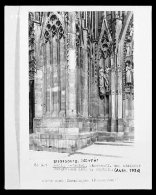 Südliches Westportal — Linkes Gewände: Der Fürst der Welt und die törichten Jungfrauen — Wandfeld neben dem linken Gewände, linke Figur: Törichte Jungfrau
