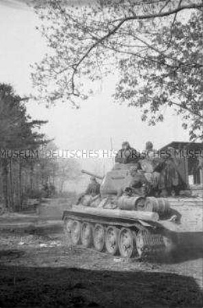 Gardepanzer auf dem Vormarsch Richtung Berlin