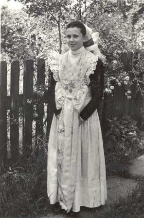 Brautjungfer aus Nebelschütz : Kleidung - katholische Tracht. Ort: Njebjelčicy / Nebelschütz. Katholische Brautjungfer (sorbisch: družka)