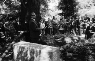 Badenweiler: am Schwanenweiher; Tschechow-Gedenkfeier mit Gedenksteinenthüllung; Ansprache des Gesandten J. M. Lawrow