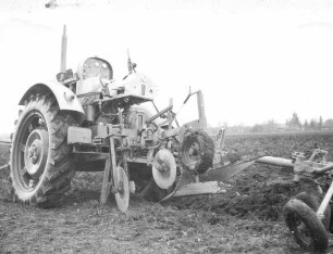 Beetpflug am Agri-Robot von Eicher