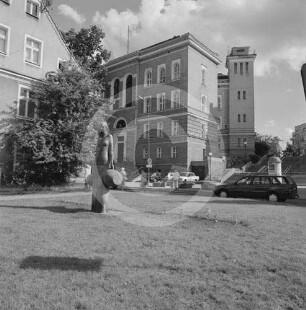 Platz mit Denkmal in Grünberg
