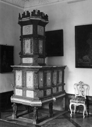 Kachelofen : Kachelofen (1742). Füssen (Ostallgäu), Ehemaliges Benediktinerkloster Sankt Mang, Papstzimmer