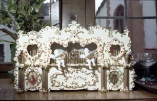Freiburg: Rathaus, 70. Geburtstag von Oberbürgermeister Dr. Eugen Keidel, Miniatur Drehorgel, Geschenk der Schausteller