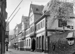 Oberstraße mit Hotel Posthof in Bacharach