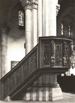 Naumburg. Dom St. Peter und Paul, Mittelschiff Südseite. Lutherkanzel mit Aufgang. Holz, um 1465 (erneuert)