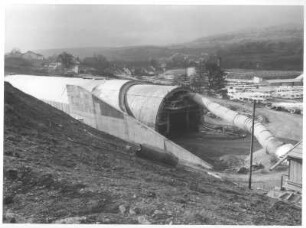 Nordportal des 2120 m langen Schwarzenfels-Tunnels südlich von Fulda