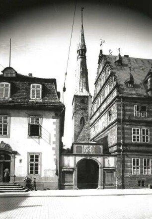 Hameln, Rathaus : Hameln. Ehemaliges Rathaus und Hochzeitshaus, Osterstraße 1 und 2. Straßenfront mit Verbindungsbau gegen die Marktkirche