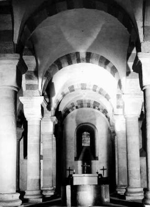 Dom zu Speyer: Grablege, Statuen und Taufbecken