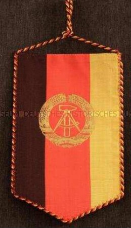Wimpel mit Staatswappen der DDR