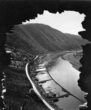 Beilstein (Mosel). Blick von der Ruine der Burg Metternich auf die Mosel