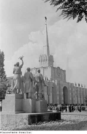 Blick auf den sowjetischen Pavillon der Leipziger Herbstmesse 1954