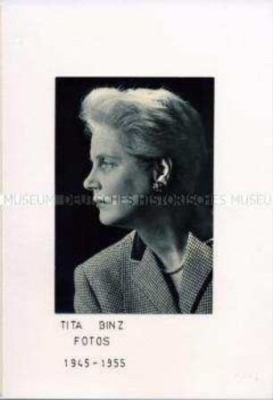 Ordner mit aufgeklebten Fotos von Tita Binz