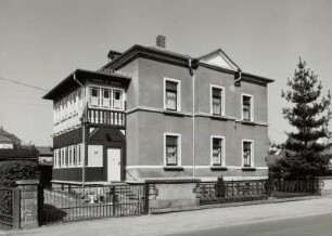 Ottendorf-Okrilla, Wohnhaus : Ottendorf-Okrilla. Wohnhaus (um 1870), Königsbrücker Straße 13c. Straßenansicht mit Einfriedung