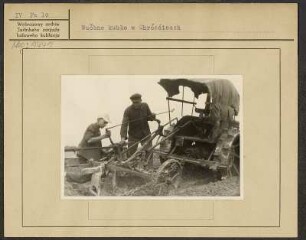 Landwirtschaftsschule in Crostwitz. Feldarbeit. : Ratarska šula w Chrósćicach. Pólne dźěła.
