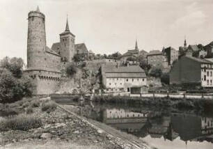 Bautzen. Alte Wasserkunst und Michaeliskirche. Blick über das Spreewehr