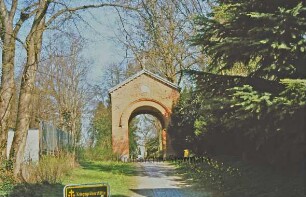 Bahnhofstraße: Friedhof: Torhaus