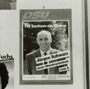 Plakat der DSU mit Bild des Spitzenkandidaten Jürgen Schwarz und Losung "Für Sachsen ein Sachse"