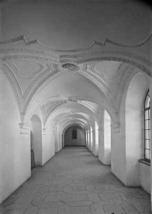 Benediktinerstift — Klostergebäude