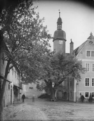 Unbekannter Ort. Schlosshof